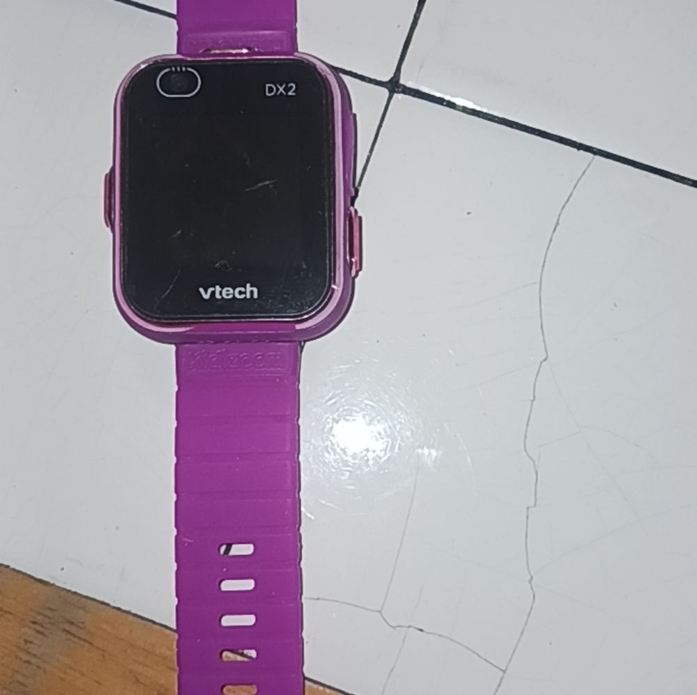 Girls purple Vtech smartwatch in New condition. daughter never played with